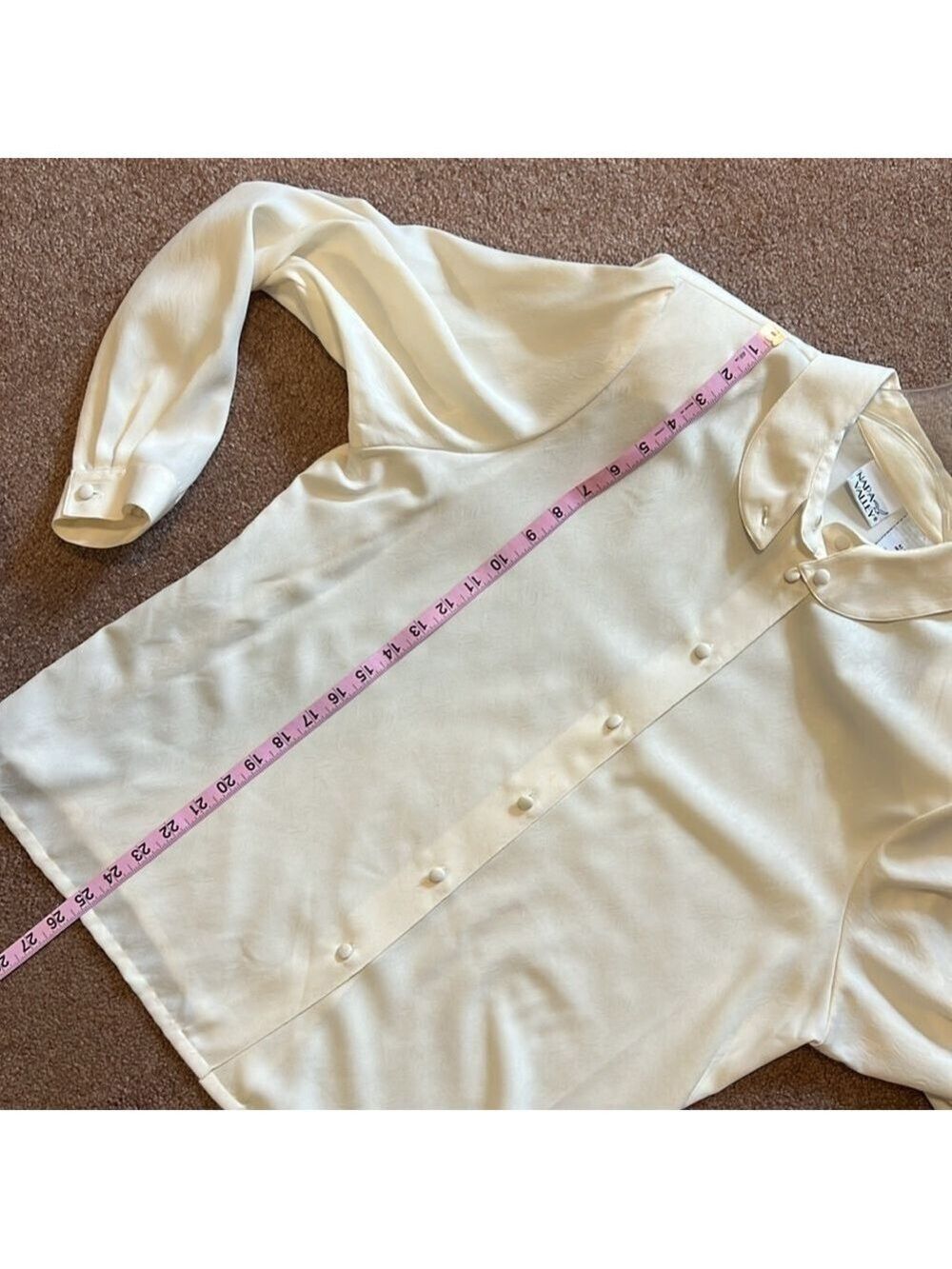 Napa Valley vintage blouse.Size L. Button up, sheer, subtle floral, long sleeve. - Picture 9 of 9